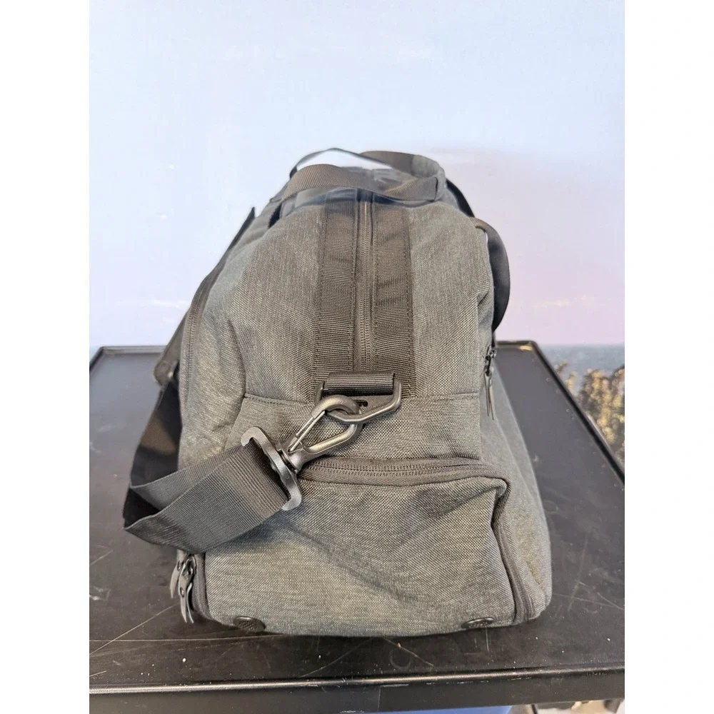 Travis Mathew Duffle 2.0 Bag NAME : DUFFEL 2.0 STYLE: 1MAB006COLOR: BLACK